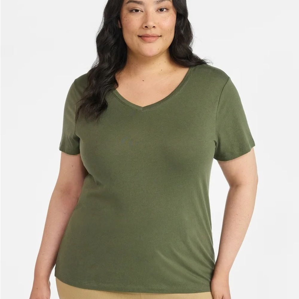 Time and Tru Forest Green V-Neck Tee